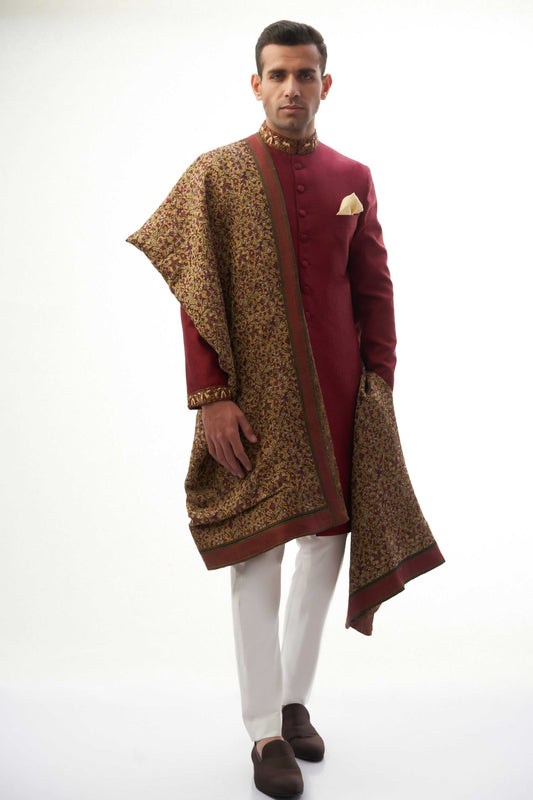 Maroon Brocade Silk Sherwani with Handcrafted Zardozi – Elegant maroon silk sherwani featuring intricate zardozi embroidery for a royal touch.